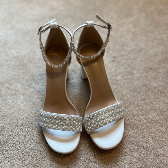 3” White pearl wedding heels - Picture 3 of 4